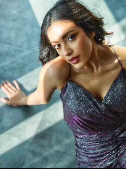 Sahher Bambba looking like a shiny disco ball in this shimmery purple party dress. This is the perfect outfit for a night out.
