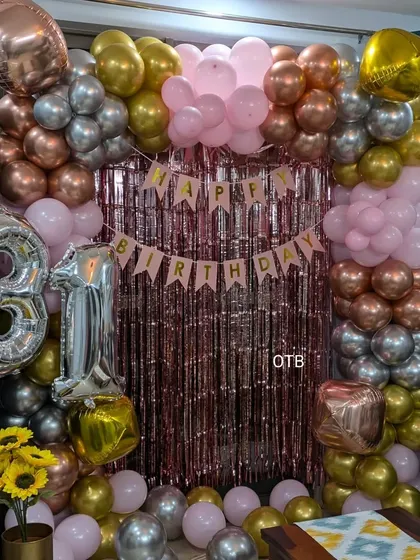 Another shot of the 31st birthday decor, perfect for a surprise celebration at home.