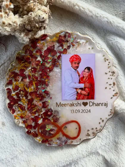 Another look at the 8-inch agate frame, showing the beautiful contrast between the preserved red flowers and the pearly white background.