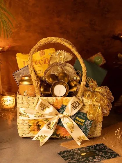 A beautiful sustainable Diwali gift hamper. The handwoven basket is filled with natural and artisanal products, making it a thoughtful and eco-conscious choice.