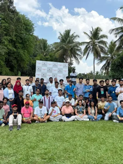 A large and happy team at one of our fully managed corporate retreats. We take care of every detail so that you can focus on connecting with your colleagues.