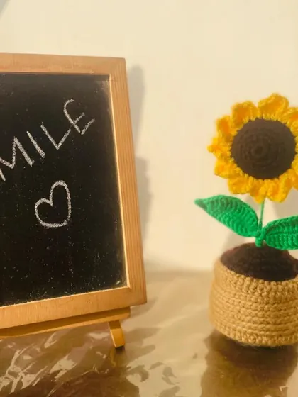 To bring a little sunshine indoors, I craft these crochet sunflower pots. They are perfect for decorating a desk or a small corner and make for a very cheerful gift that lasts forever.