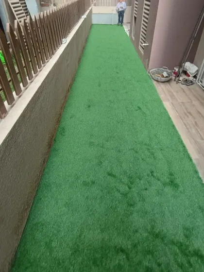 Another view of the completed side yard, showing the length of the new lawn. This type of installation is ideal for narrow spaces between buildings.