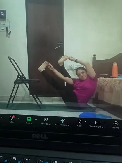 Another dedicated student in our 5pm online hip-opening class. We have batches for all levels, so you can find the right fit for you.