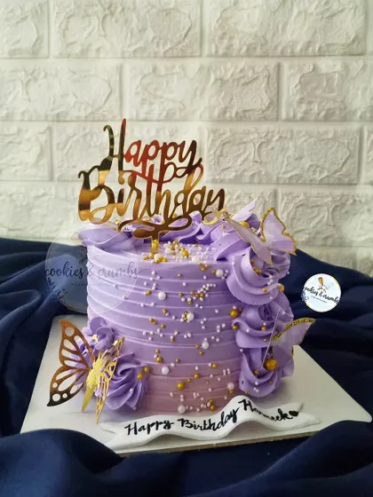 My butterfly and ombre cakes are a customer favorite. The gradient of colors, delicate butterflies, and pearl details create a dreamy and elegant look for any occasion.