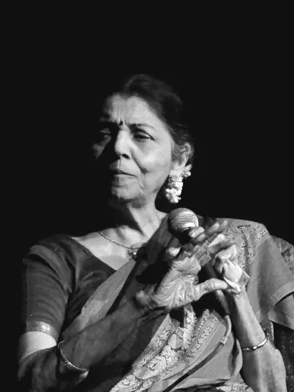 Another portrait of Guru Smt. Sucheta Chapekar during her talk. Hosting such sessions is central to our mission of fostering a deeper understanding of our artistic heritage.