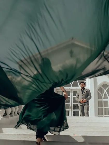 Capturing the beautiful chaos of a windswept dress against a classic white facade. I use dynamic movement and composition to create artistic, high-fashion images that are full of life and energy.