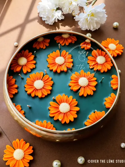 This custom 10-inch Daisy Urli was created as a special wedding gift. The vibrant orange daisies are set against a deep emerald green base, scented with a blend of Jasmine and Ylang Ylang.