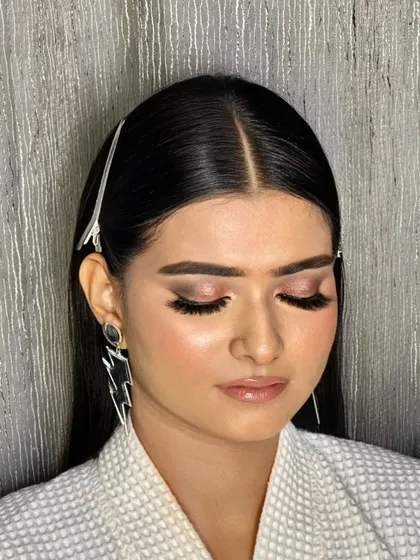 The preparation phase is just as important as the final look. Here, the hair is pinned back, and the eye makeup is complete, showing the clean base I work with before finalizing the hairstyle.