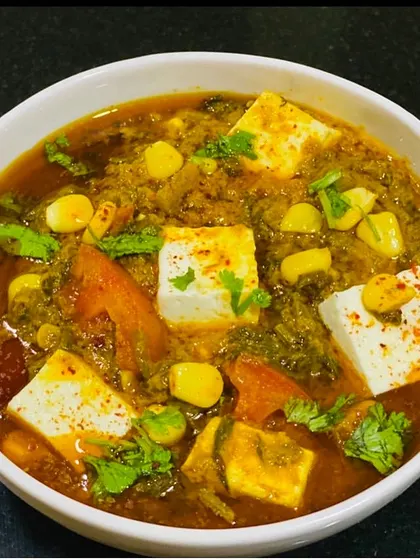 Paneer is a versatile fatty protein. Here, I've cooked it in a spinach, tomato, and yogurt gravy. Adding almonds to the gravy instead of corn makes this a great low-carb or keto-friendly dish.