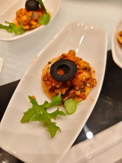 Small bite, big flavors. A perfect little crunch topped with zest, spice, and a touch of elegance to delight your guests.