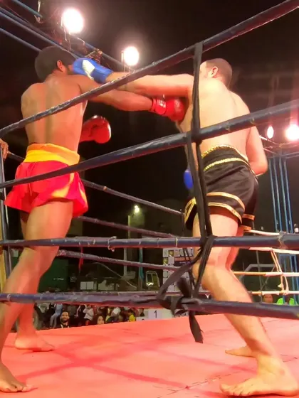 A clean shot lands during a heated exchange. This level of accuracy is what separates champions from contenders.