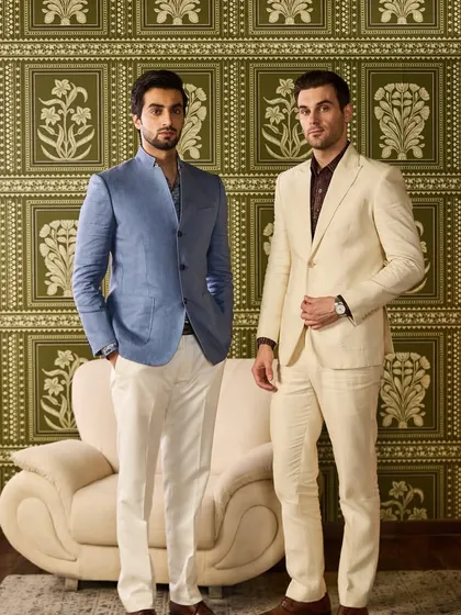 Whether for work or pleasure, my linen jackets ensure you stand out. This image shows the versatility of the collection, with two different styles that are equally sharp and sophisticated.