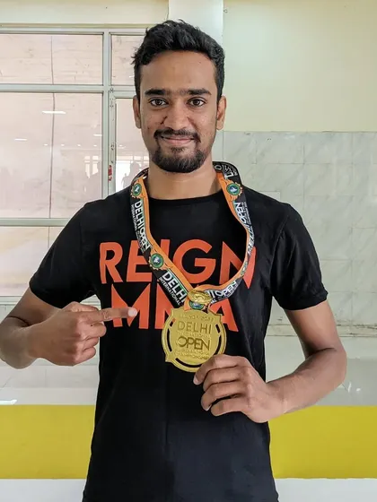 Suraj with his gold medal at the SJJIF Delhi Open.