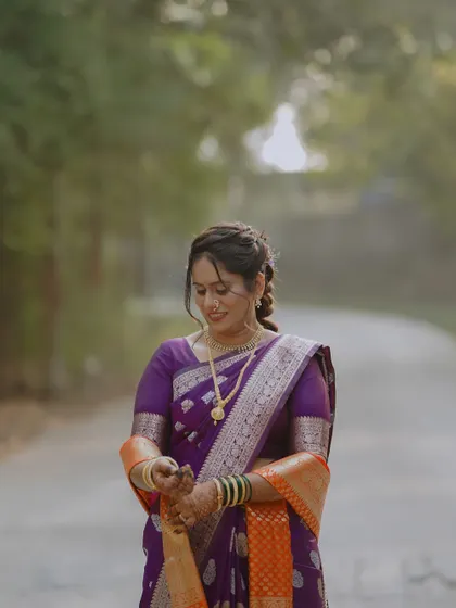 A beautiful shot of Chetana in her purple saree. The makeup is kept natural and fresh for this daytime event.