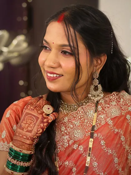 The bride shows off her ring and henna. Her makeup is coordinated to complement all the beautiful details of her reception look.