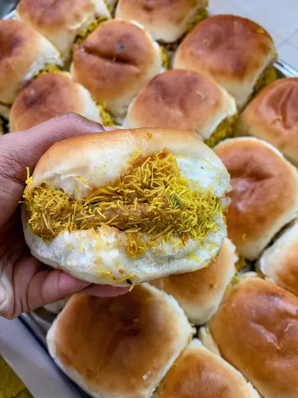 Another close-up of the Kutchi Dabeli.