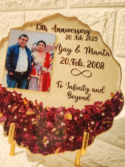 A full view of the 15th-anniversary resin plaque on its display stand. It's a beautiful and personal piece of home decor that celebrates a family's journey.
