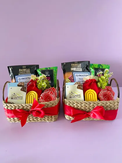 We ensure consistency and quality, even in large orders. These two Kauna basket hampers are perfectly matched and ready to go.