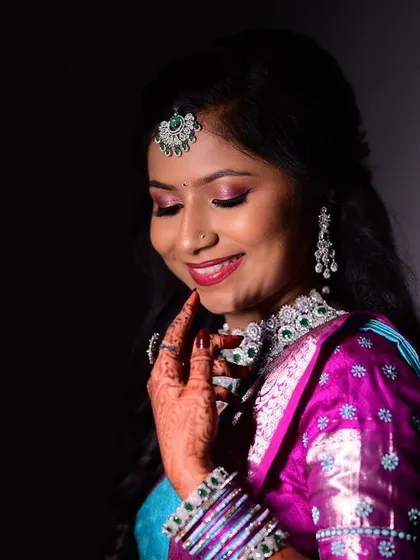 A classic portrait of Apoorva on her reception day. The studio lighting highlights the beautiful details of her makeup and her elegant diamond jewellery.