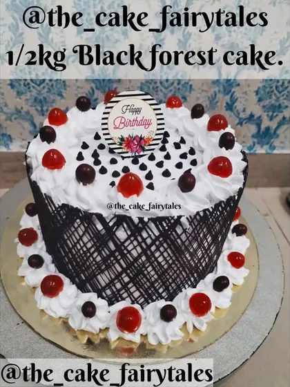 A clear photo of the half-kilo Black Forest cake.