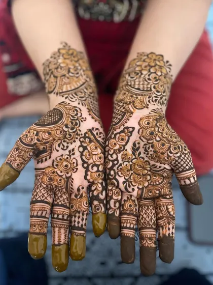 The Eid henna sessions are always so much fun. This design is packed with floral and paisley motifs, creating a rich, celebratory look.