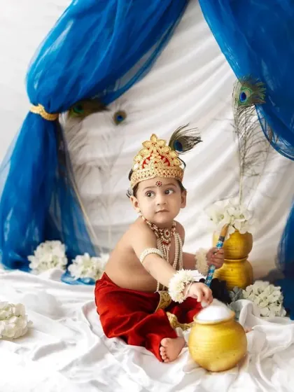 This little Kanha is on a mission for more butter. The playful nature of these shoots allows for so many cute and candid moments.