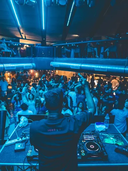 The energy from a two-level venue is incredible. The entire club was vibing together.