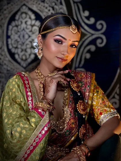 A gorgeous South Indian bridal look. We cover regional bridal styles in my course, including the signature elements like temple jewelry, gajra, and bold eye makeup.