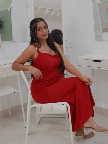 Red was never my option, but I feel so confident in this look. A stunning red gown paired with a glamorous makeup look.