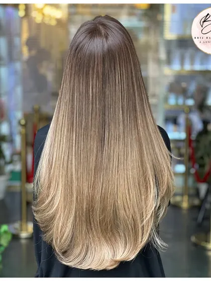 The final look of this light and luminous balayage. The hair is sleek, shiny, and perfectly colored.