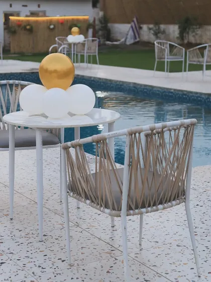 Simple and elegant poolside seating, perfect for a casual hangout with friends. We often add balloons for a festive touch.
