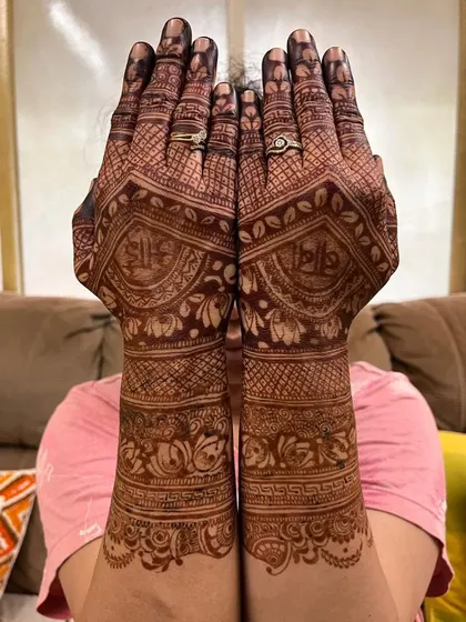 A perfect henna stain is a work of art on your skin. This is the beautiful result of a baby shower mehendi, rich and dark.