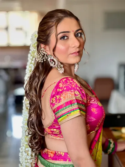 The final look is absolutely mesmerizing. The combination of the vibrant saree, intricate gajra, and soft, glowing makeup is perfect for a traditional daytime event.