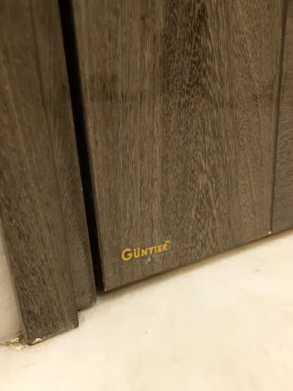 The Guntier metal authentication plate, a small but important detail that guarantees the quality and originality of my doors.