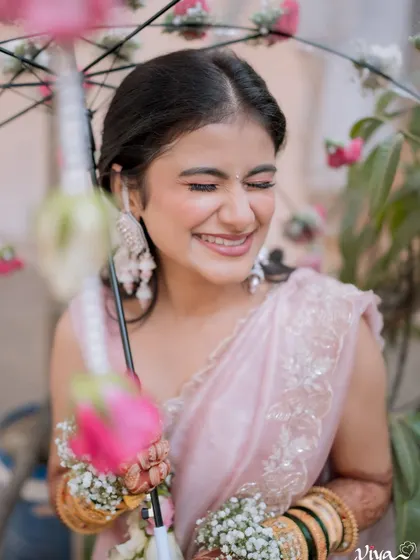 A playful Haldi look. The makeup is soft and pretty, with a focus on fresh, dewy skin, perfect for this fun-filled event.