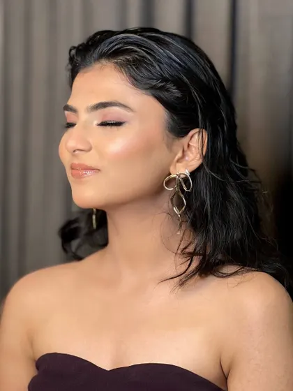 This is my signature dewy editorial makeup style. I created a modern, wet-hair look complemented by soft pink eyeshadow, glossy lips, and luminous skin for a fresh, high-fashion feel perfect for a model portfolio or brand campaign.