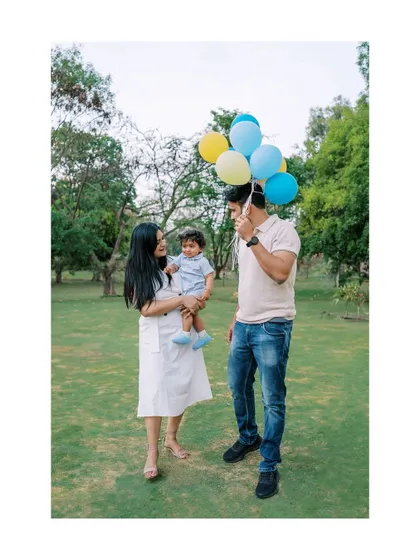 A family portrait from a first birthday shoot, complete with balloons. These sessions are a wonderful tradition to document your family's growth each year.