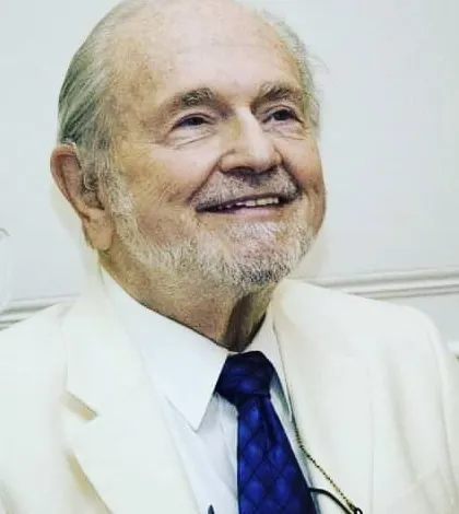 A quote from Swami Kriyananda reminding us that happiness is found in the present moment. It is not a distant goal but a series of small, conscious decisions to be happy right now.