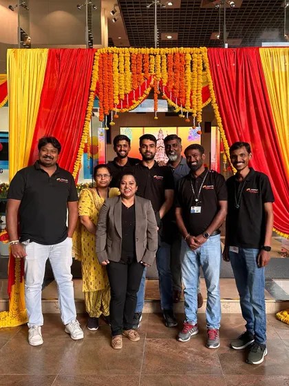 Group picture with the wonderful folks at Samsung. Corporate shows are a great way to celebrate cultural events and bring employees together through laughter.
