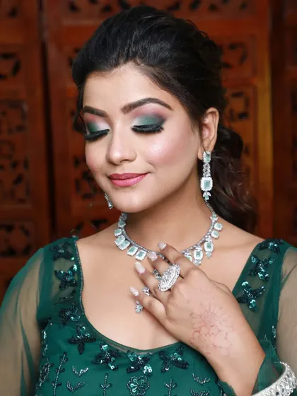 A stunning green smokey eye for a sangeet or cocktail party. This look is perfect for someone who wants to experiment with color while still looking elegant.