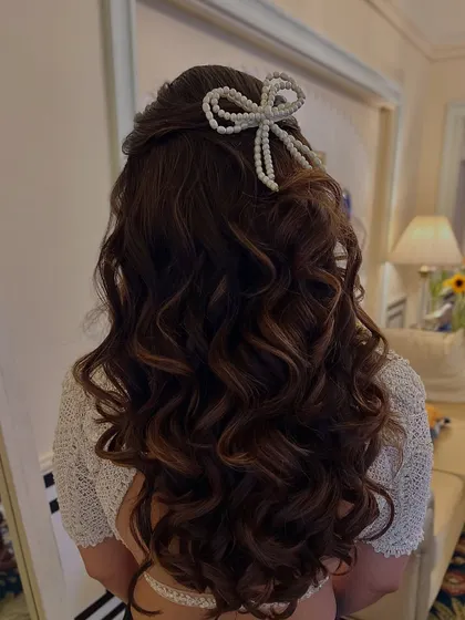 A side view of the pearl bow hairstyle, showing how it sits perfectly on the crown.
