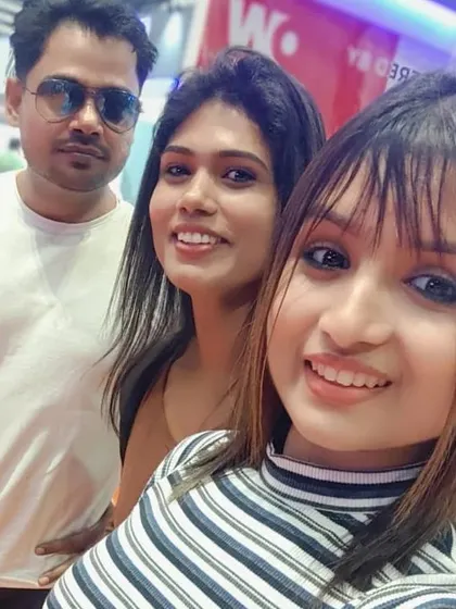Connecting with friends and fellow fitness enthusiasts at The Fit Expo. Building a supportive community is a huge part of a successful fitness journey.