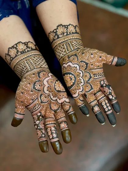 An alternate view of the full-palm mandala design for the house warming ceremony.