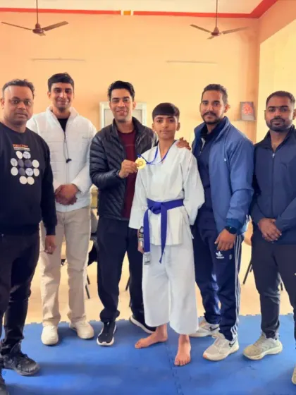 This student, with his blue belt, shows that progress and victory are achievable at every level with the right guidance.