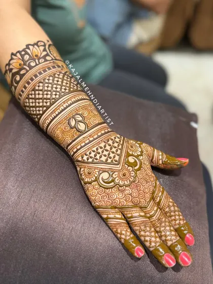 An intricate henna design with a mix of grids, bands, and delicate fills.