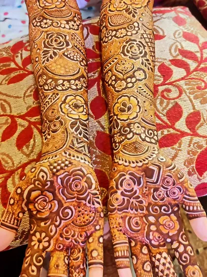 Another angle of Saniya's mehndi, showing the beautiful floral patterns on the back of her hands.