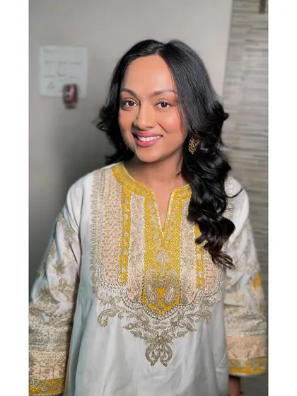 Another angle of this soft and minimal look. It's all about enhancing natural beauty and creating a healthy, fresh-faced glow.
