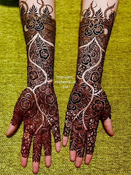 A stunning cut-crease mehendi design with bold floral elements and negative space.
