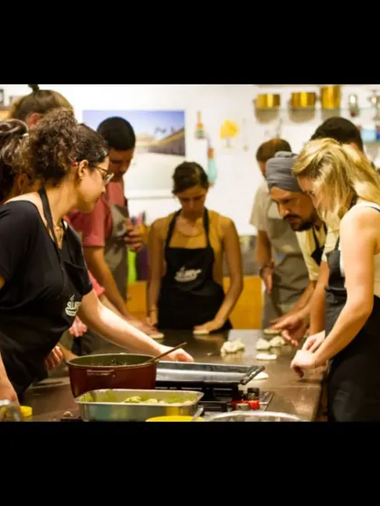 A hands-on demonstration of making Indian flatbreads. We believe the best way to learn is by doing it yourself.